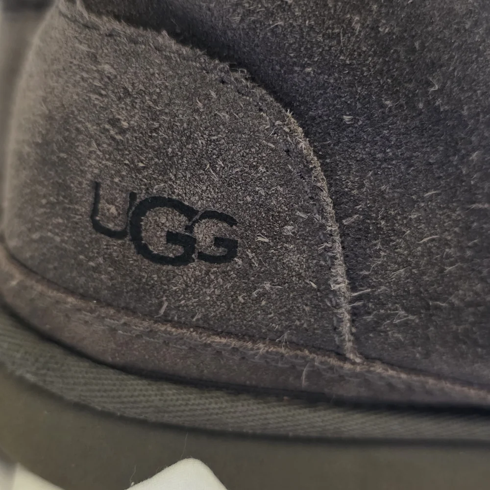 UGG Kids Neumel Boots Gray Suede Size 4 (Fits Women’s 6)